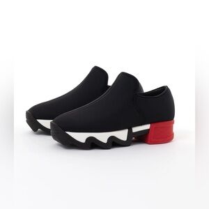 iRi | WES I Women’s 5 Black Red‎ Low Top Sneaker